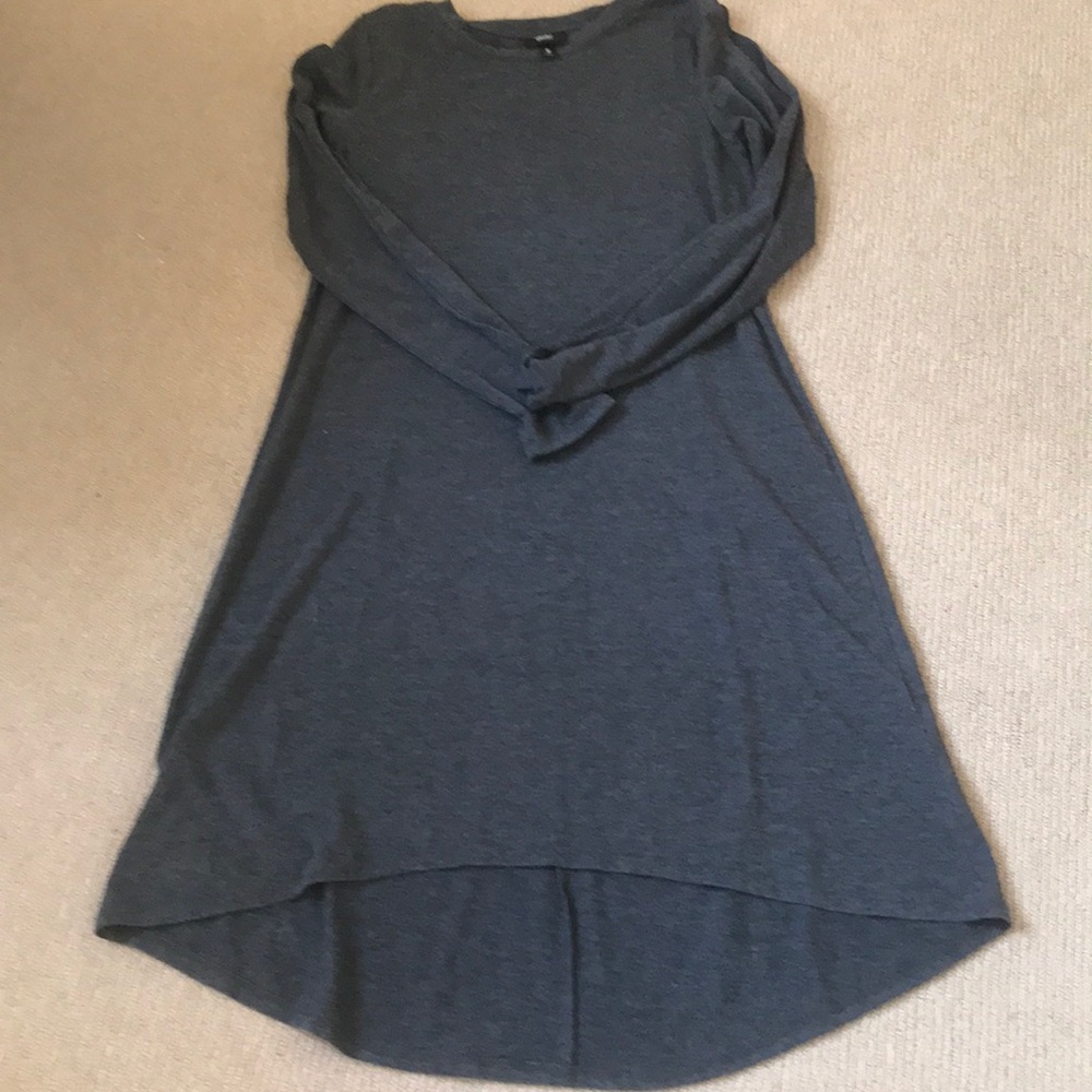 Cute dress w shoulder vents